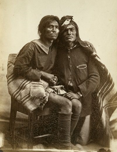 two-spirits-navajo-same-sex-couple