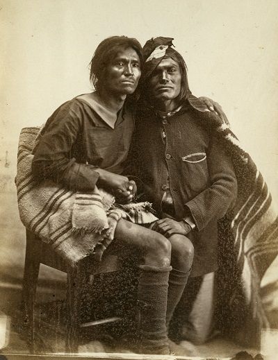 two-spirits-navajo-same-sex-couple two-spirits-navajo-same-sex-couple