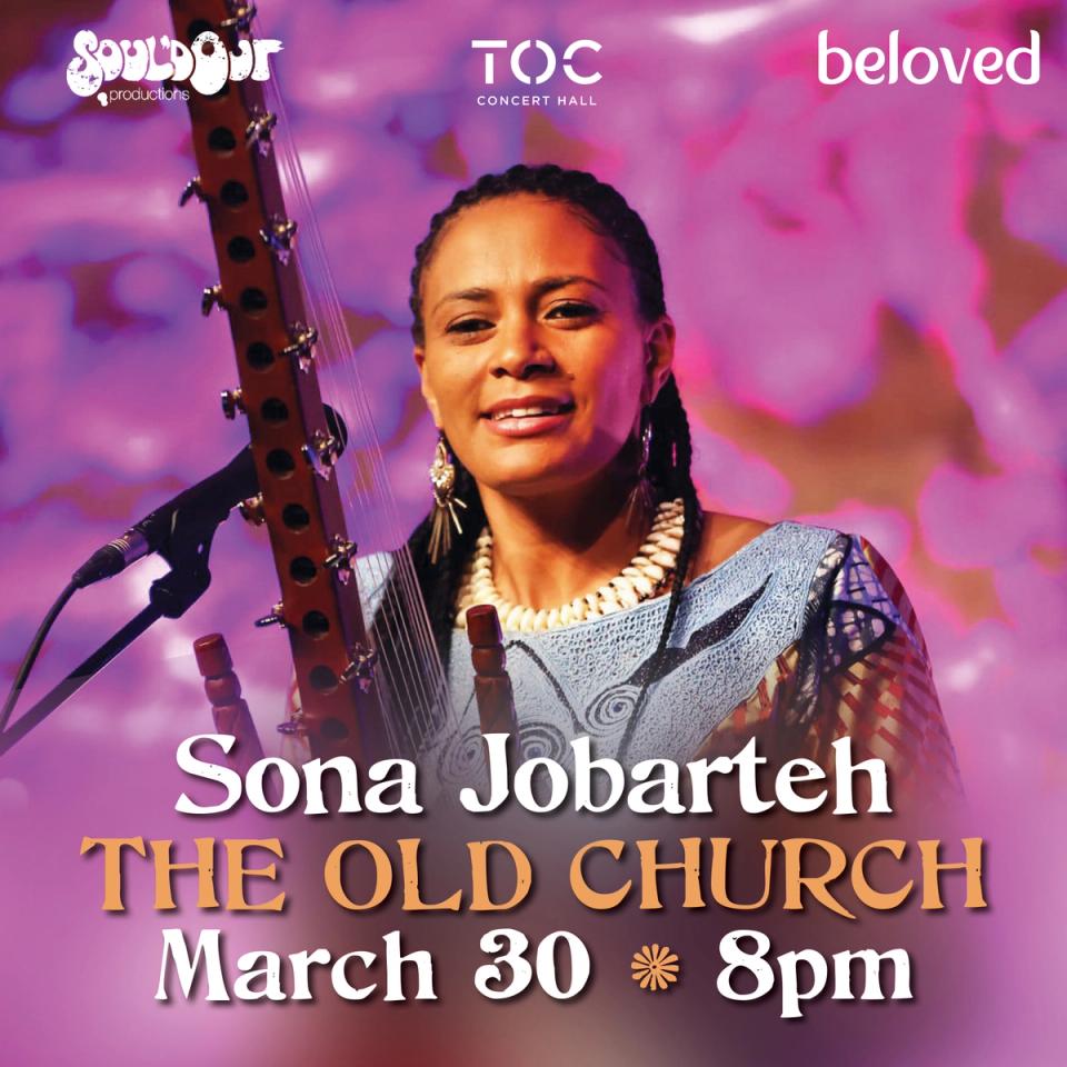 Sonah Jobarteh holding a kora